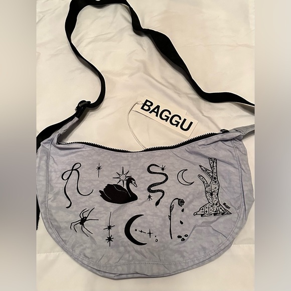 BAGGU Handbags - Baggu nylon crescent bag nwt